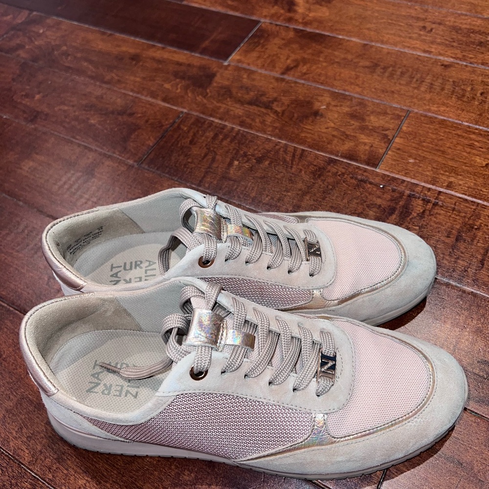 Stuart Weitzman Nude Gold sneakers - Picture 5 of 6